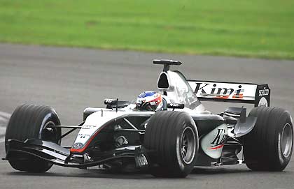 Новый McLaren MP4-19B на тестах в Сильверстоуне