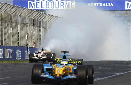 Взрыв мотора на машине Баттона