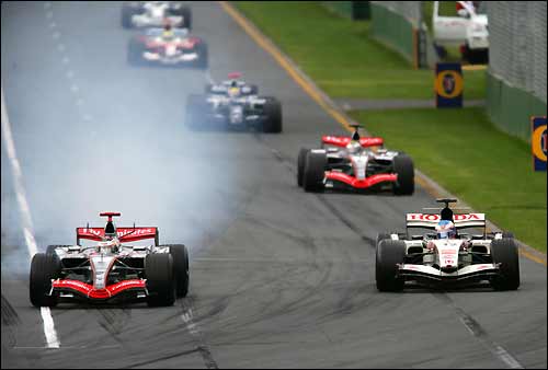 Кими Райкконен блокирует резину