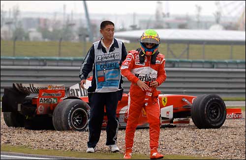 Фелипе Масса покидает машину