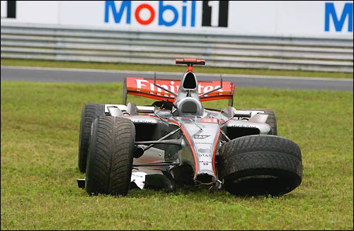 McLaren после аварии Кими Райкконена