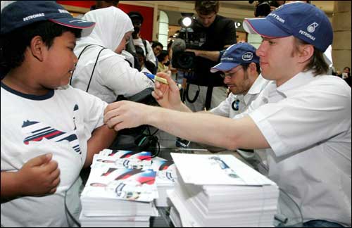 Хайдфельд и Вильнев отбывают рекламную повинность