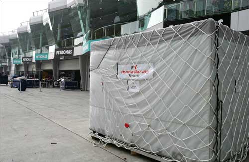 Груз Honda прибыл в Сепанг