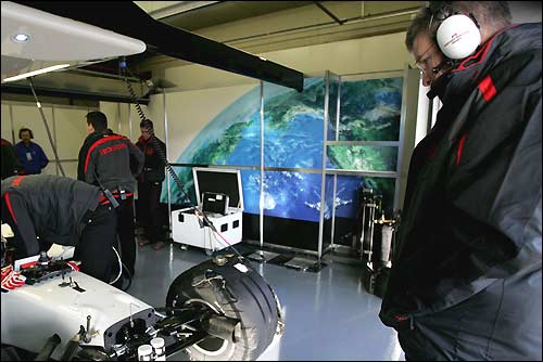 Росс Браун на тестах в Хересе