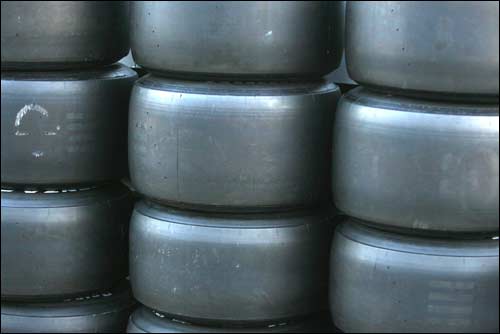 Слики Bridgestone на тестах в Хересе