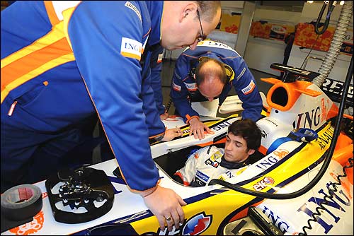 Альваро Паренте на тестах Renault