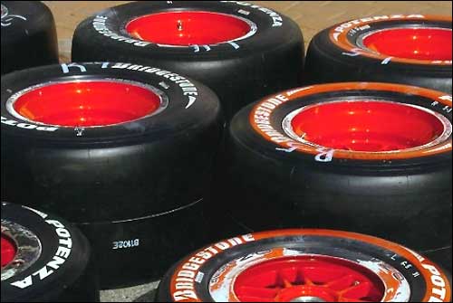 "Красные" шины Bridgestone