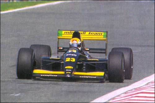 Пьерлуиджи Мартини из Minardi финишировал четвёртым, установив личный рекорд и опередив гонщиков Benetton - Пике и Шумахера