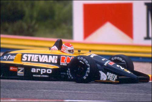 Никола Ларини за рулём Osella в Гран При Франции 1988 года. Гонка закончилась для итальянца очередным сходом