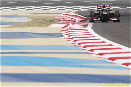 Даниэль Риккардо на трассе в Бахрейне